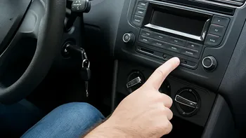 El hábito con el aire acondicionado que un mecánico recomienda evitar al arrancar el auto