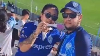 Emoción total: un hincha se enteró que iba a ser padre en la cancha