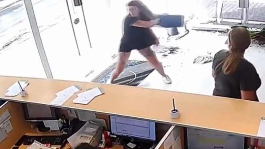 Ataque de furia en un centro médico: le exigieron el comprobante de pago y destrozó la recepción