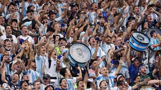 Se juega en las tribunas: los hinchas argentinos ahogaron el himno de Inglaterra en la semifinal