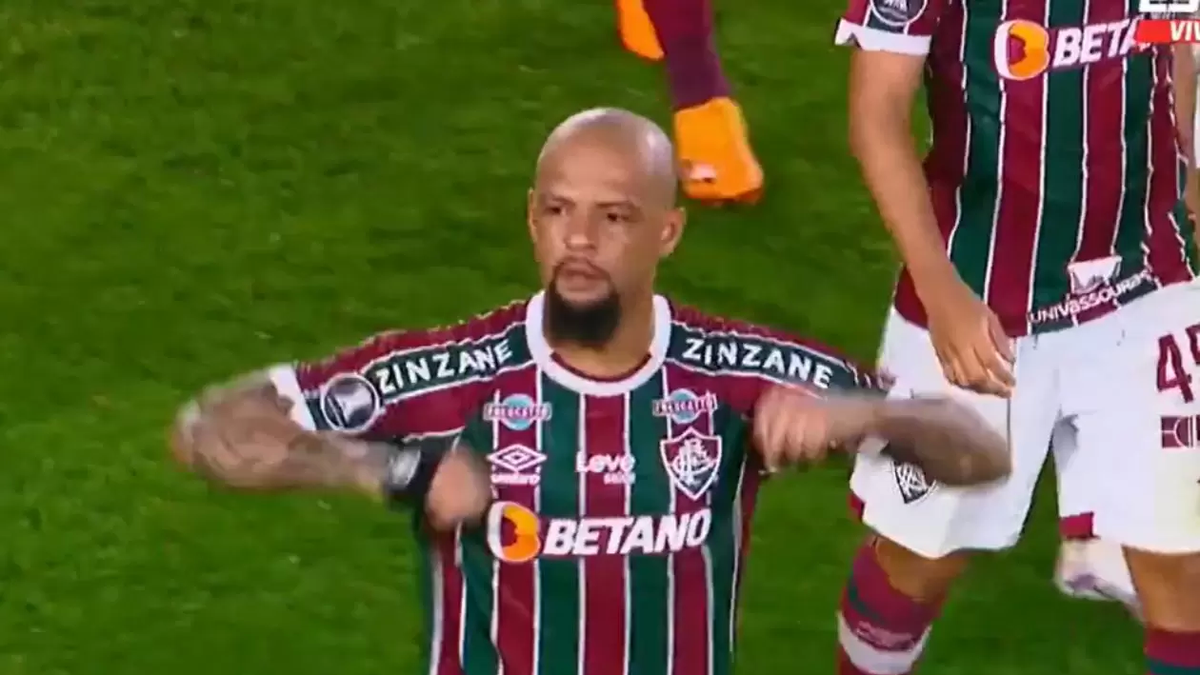 La Confederación le impuso una multa de 5 mil dólares a Felipe Melo por hacer el gesto de la gallina (Foto: captura ESPN).