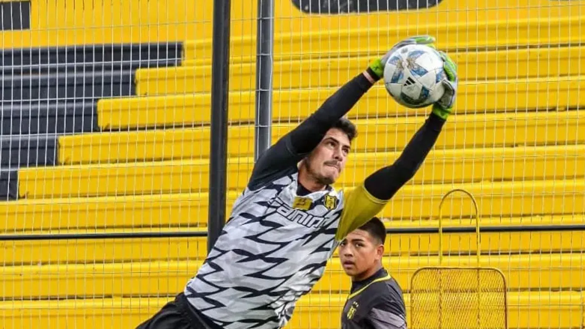 Sufrió un paro cardíaco en un entrenamiento, fue reanimado y un mes después volvió a su club