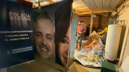 Identificaron a quienes colocaron los afiches contra Cristina Kirchner