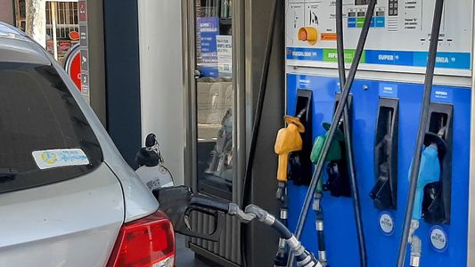 Aumentan los precios de la nafta y el gasoil: el Gobierno anunció la suba del impuesto al combustible