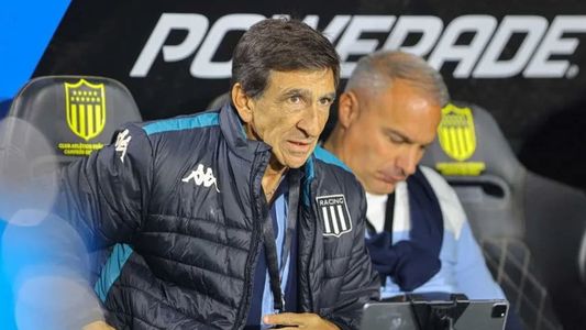 El gesto de Gustavo Costas con los hinchas de Racing que estuvieron demorados en Uruguay