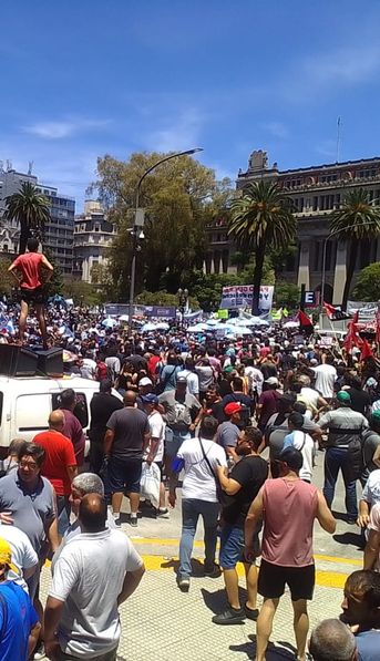 La CGT y piqueteros se manifestaron en Tribunales ante un gran operativo de seguridad