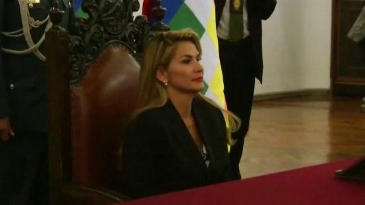 Bolivia: con fuertes acusaciones hacia Evo Morales, juró el gabinete de Jeanine Áñez