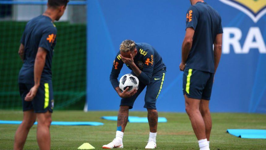 Alarma en Brasil: Neymar abandonó el entrenamiento a los 10 minutos
