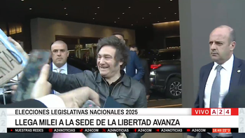 Milei llegó al búnker de LLA y hay expectativa en el oficialismo por el resultado electoral