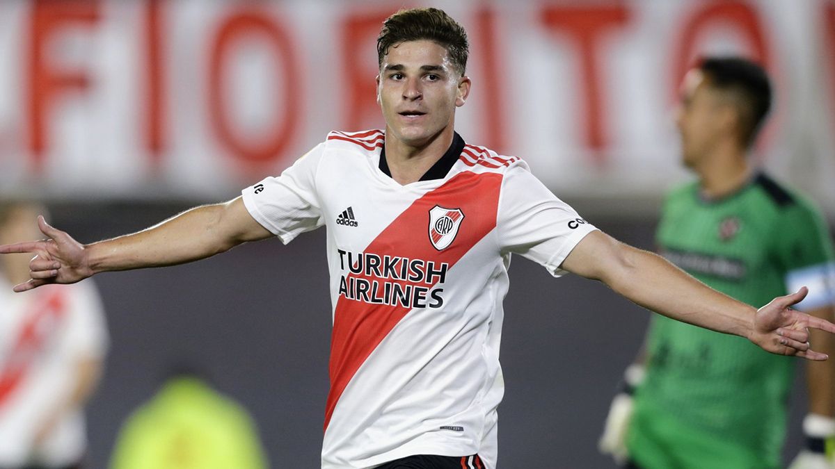 Julián Álvarez se sometió a un chequeo por una molestia en el pubis.