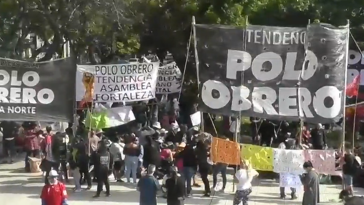 Sigue el acampe en la 9 de Julio a la espera de una reunión con el Gobierno (Foto: captura de TV).