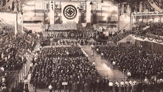 Acto nazi en el Luna Park: la historia detrás de las fotos virales
