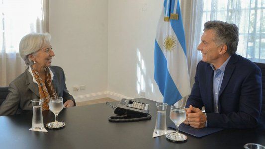 Lagarde viene a revisar las cuentas y va a cenar con un Macri obligado a hacer buena letra con el FMI