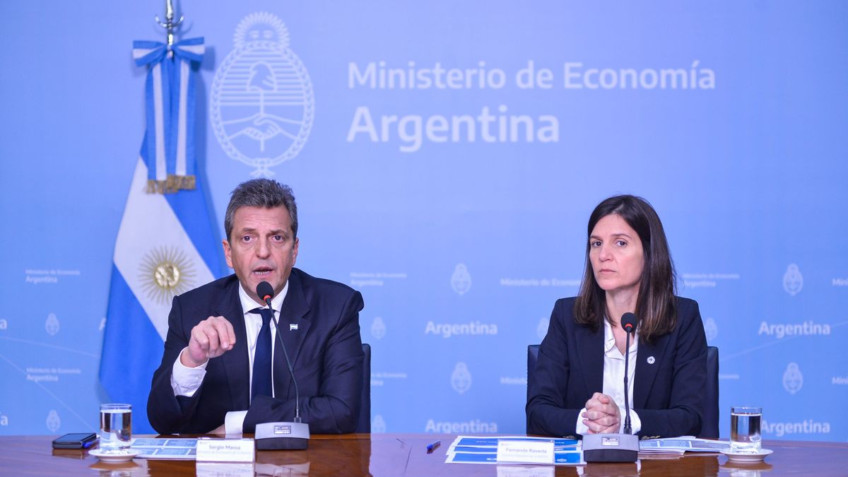Segio Massa y Feranda Raverta el día del anuncio. (Foto: Anses)