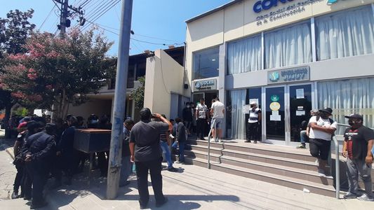 Tensión en la sede de la Uocra en Jujuy: agrupaciones se enfrentaron a golpes en medio de las elecciones gremiales