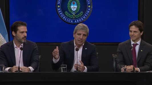 Luis Caputo anunció que el Gobierno usará fondos de ANSES para impulsar los créditos hipotecarios para primera vivienda