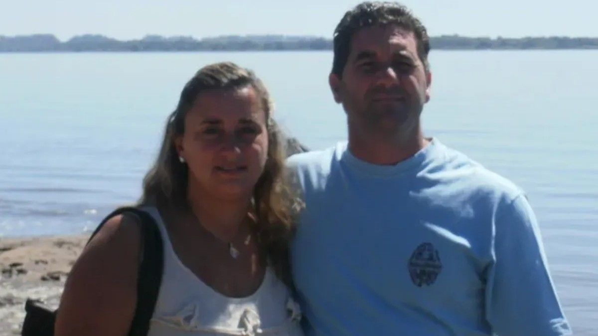La mujer perdió la vida cuando impactaron contra el camión