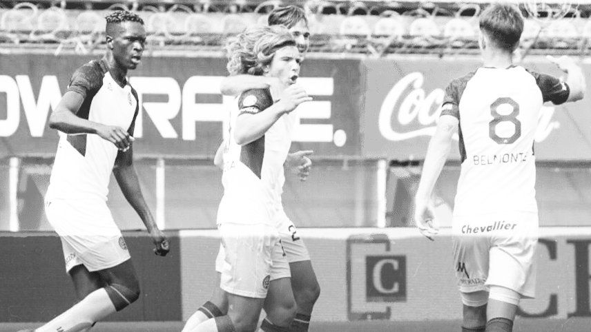 Lanús goleó a San Lorenzo en el Nuevo Gasómetro y lo llenó de dudas