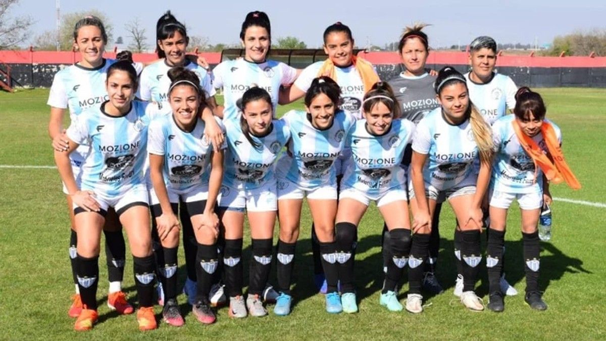 El equipo femenino de Argentino de Merlo que integraba Giuliana Gómez.