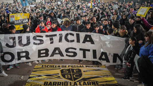 Avellaneda: multitudinaria marcha por la muerte del nene de diez años baleado en Wilde