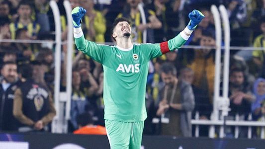 El mejor machete del mundo apareció en el fútbol turco: un arquero brilló en los penales gracias a su creatividad