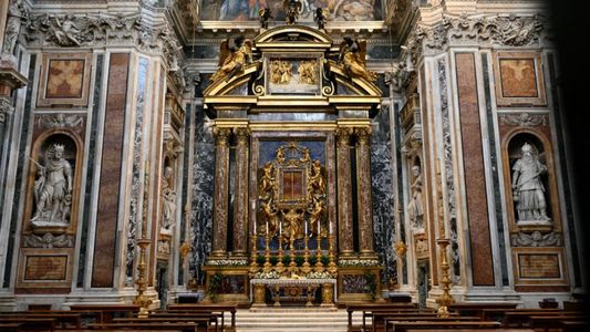 A24 desde Roma: tras el funeral del Papa Francisco, así se encuentra por dentro La Basílica de Santa María