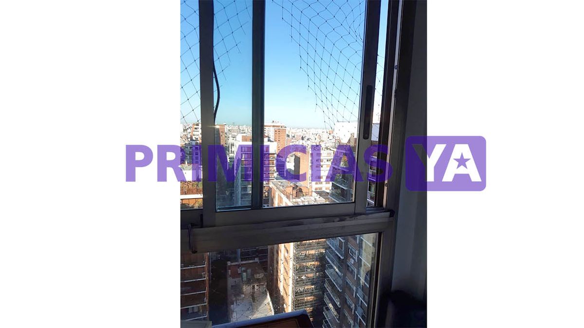 La ventana interna por la que finalmente salt&oacute; Gustavo Mart&iacute;nez.&nbsp;