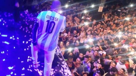 Bad Bunny se destaca por la cercanía con su público