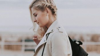 Qué significa caminar mirando al piso, según la psicología