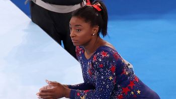 Simone Biles se retiró de la final de gimnasia artística por problemas de salud mental: Estoy lidiando contra demonios en mi cabeza