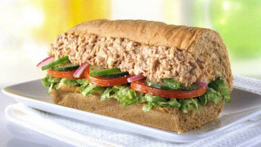 Descubrieron que el sandwich de atún de Subway no tiene atún: ¿de qué está hecho?