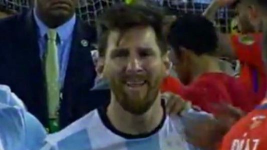 Messi, abatido por perder otra final, anunció que deja la selección argentina