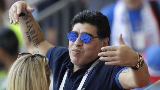 Diego Maradona vuelve a la Argentina en medio de la polémica con Verónica Ojeda