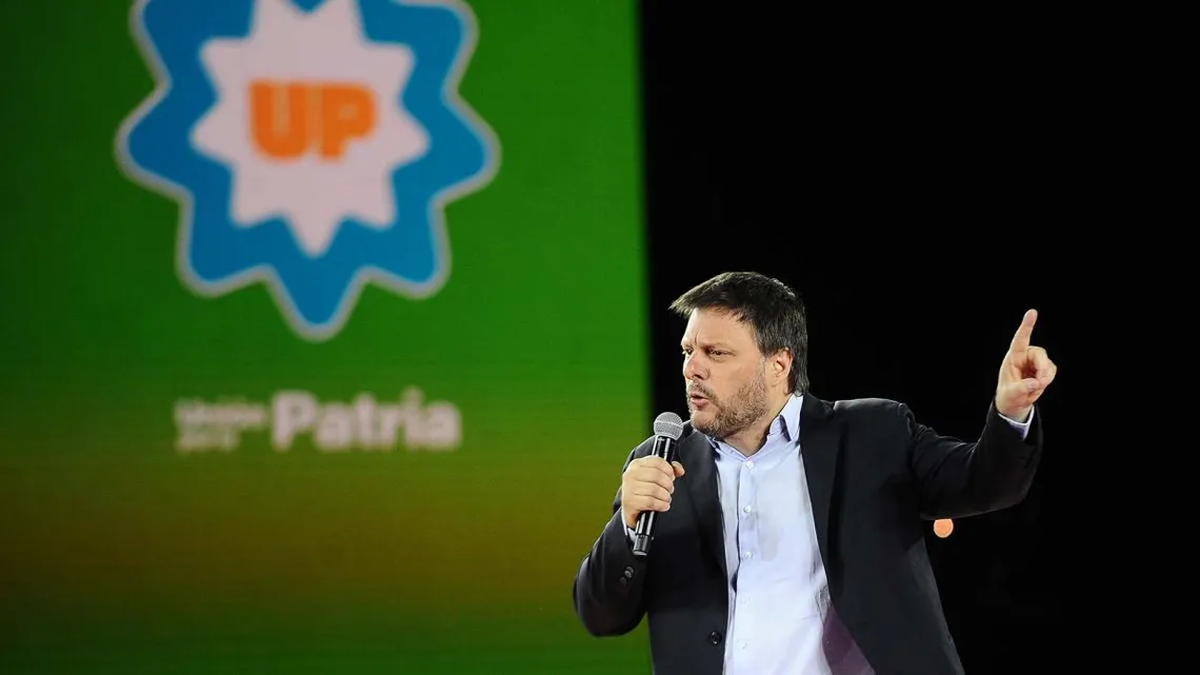 Leandro Santoro cerró su campaña en la Ciudad junto a Sergio Massa. (Foto: Popular)