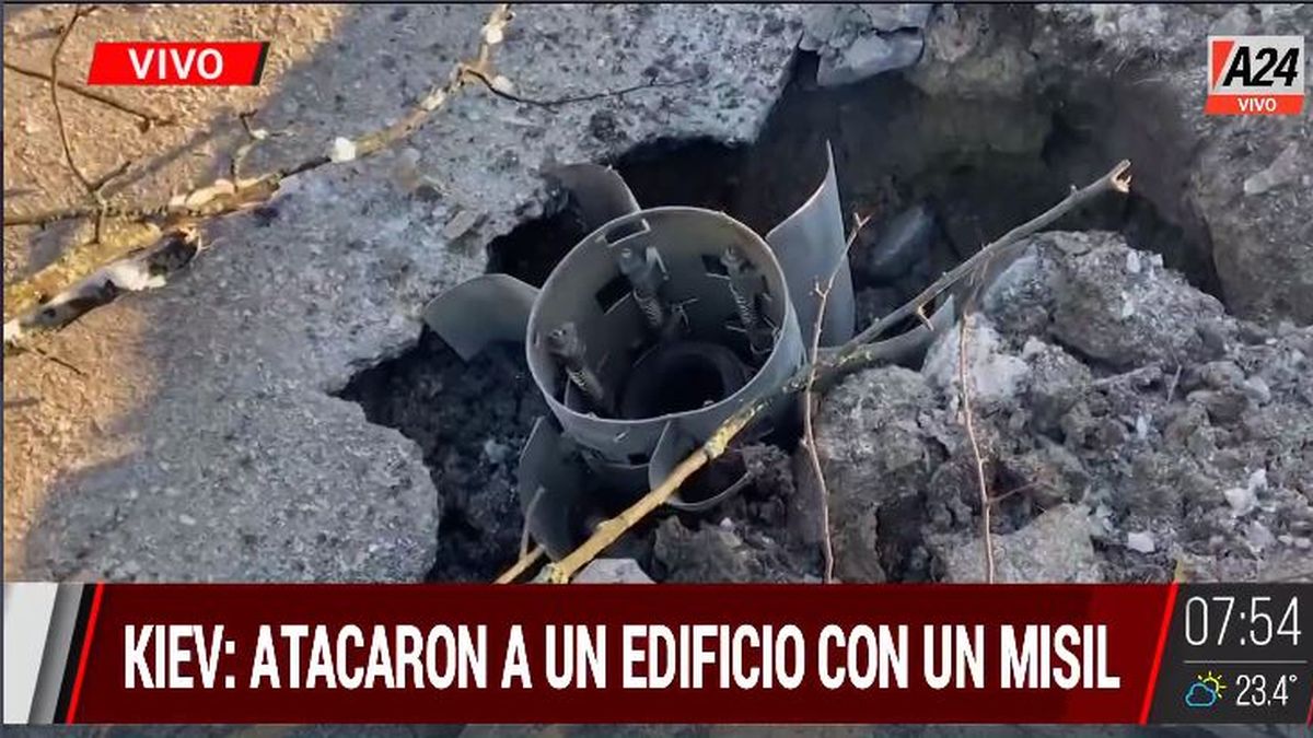 Guerra Rusia-Ucrania: así cayó un misil ruso en un edificio en Kiev. (Captura de Tv)
