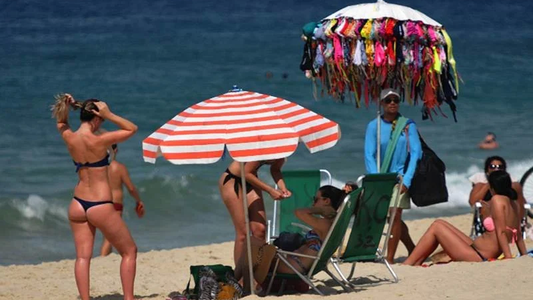 De la reposera al tejo: cuánto salen los básicos para llevar a la playa estas vacaciones de verano