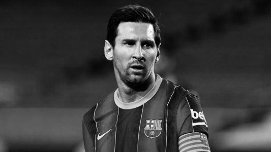 En Inglaterra afirman que Manchester City prepara un precontrato para ofrecerle a Messi en enero