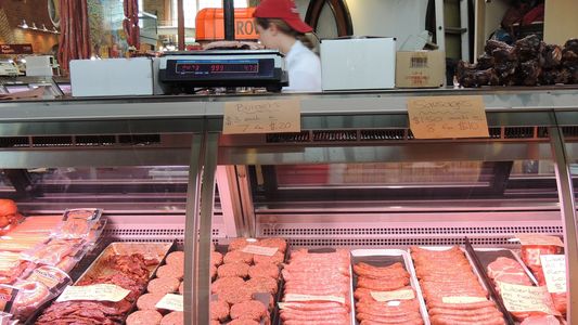 Escándalo: carnicerías usaban carne de caballo para hamburguesas congeladas y embutidos