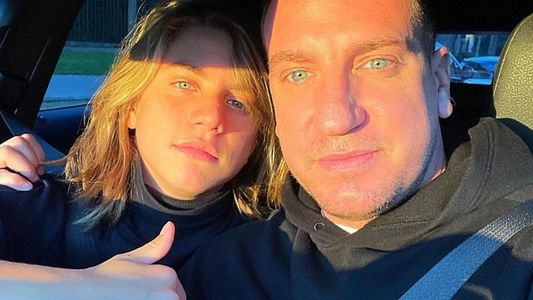 Maxi López, preocupado por la salud de su hijo Valentino, llegó de urgencia al país