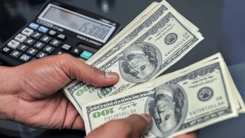 La cotización del dólar y el dólar blue. La cotización del dólar y el dólar blue.