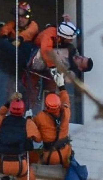 Video | Se quiso suicidar, quedó colgado de un cable, lo rescataron, pero murió de un paro cardíaco