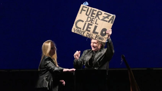 Denuncian a Javier Milei ante la Justicia por insultar y atacar periodistas en el acto en Parque Lezama