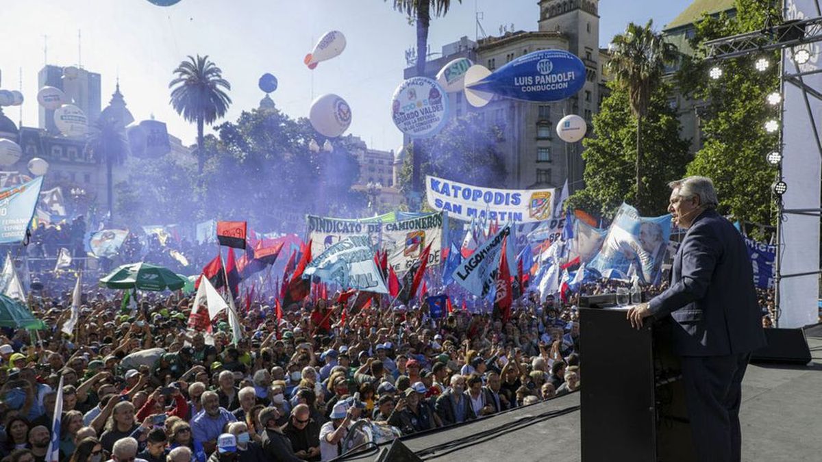El presidente Alberto Fernández en el acto por el Día de la Militancia. (Foto Télam)