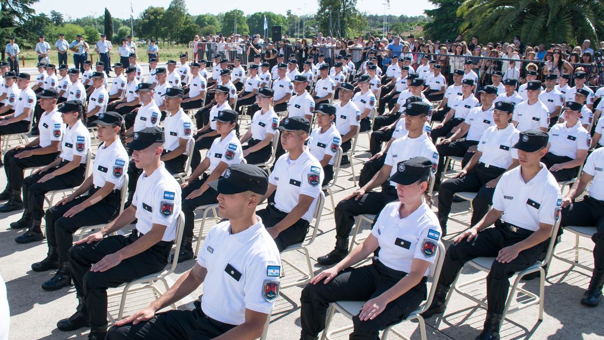 El Gobierno dejó sin efecto las flexibilizaciones en el uniforme que se permitieron durante la gestión presidencial de Alberto Fernández (Foto: PSA Linkedin).