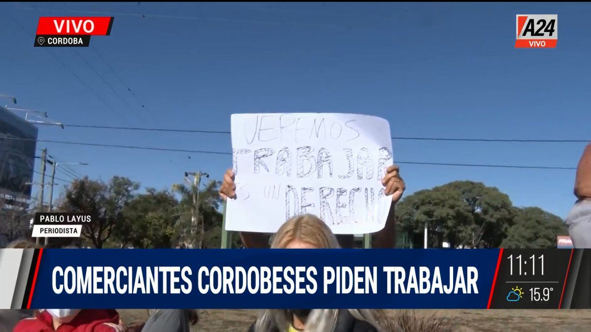Así reclamaban los comerciantes cordobeses en las calles. (Captura de Tv)