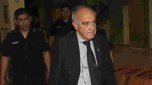 El juez Carzoglio denunció que dos espías le llevaron escrita la orden de detención de Pablo Moyano