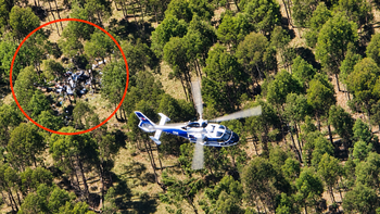 Tragedia aérea: dos aviones chocaron en pleno vuelo durante una práctica de acrobacias
