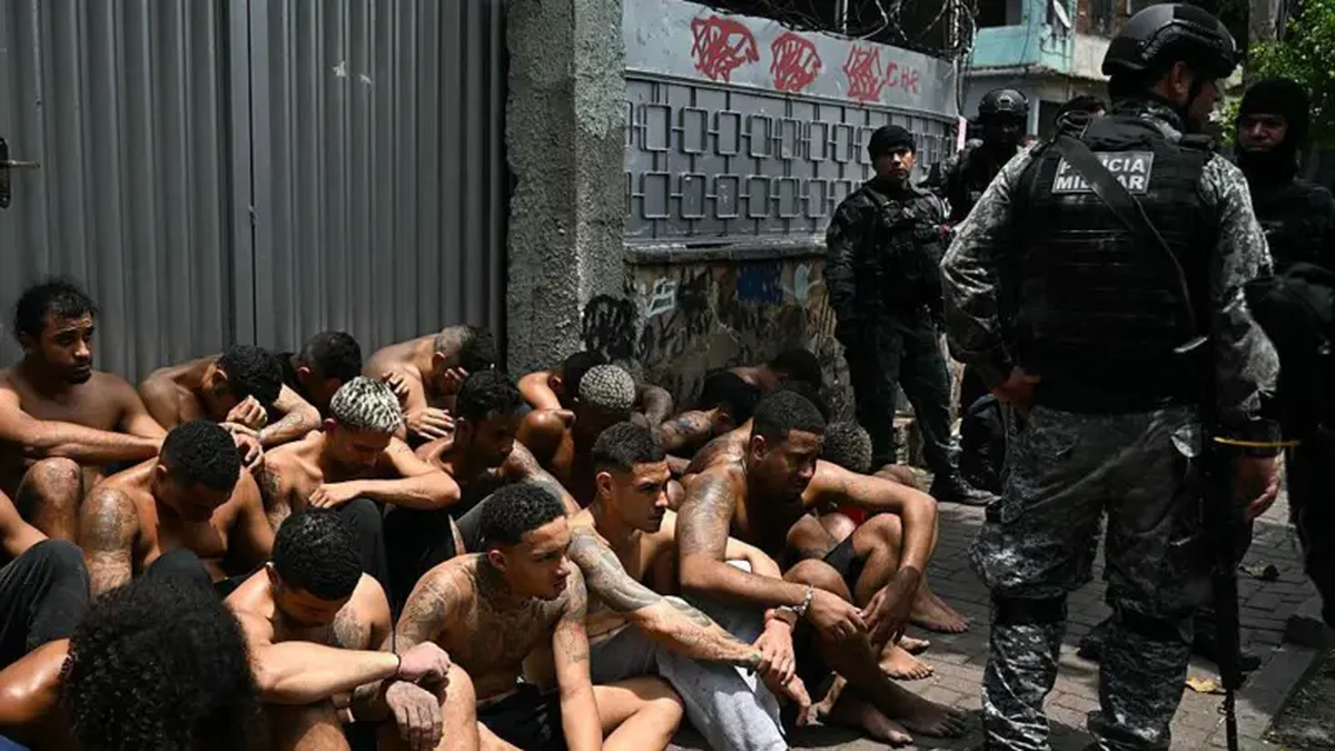 Las autoridades de Río de Janeiro aseguran que arrestaron a decenas de presuntos miembros de Comando Vermelho