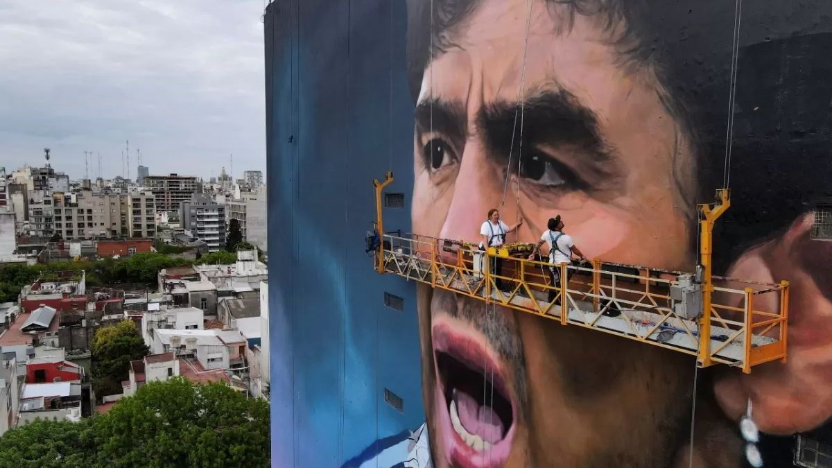 Inauguran el mural homenaje a Diego Maradona más grande del mundo: Es una  forma de agradecerle
