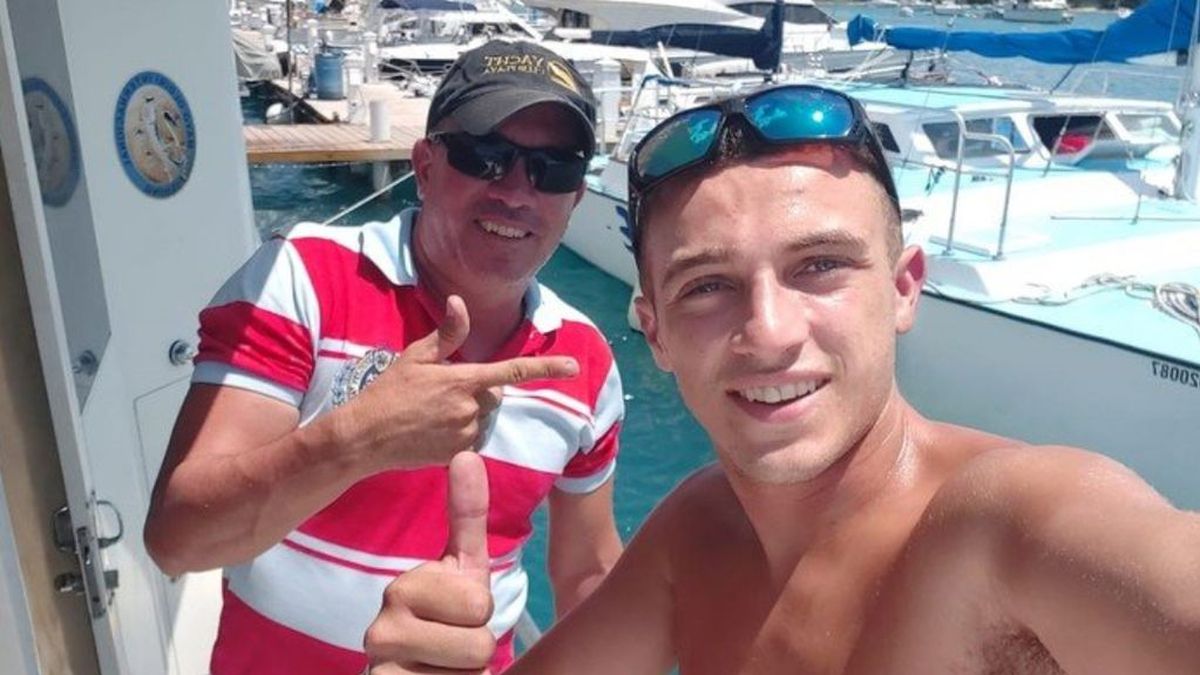 Los padres de los argentinos desaparecidos en el Caribe alquilaron un avión para buscarlos.